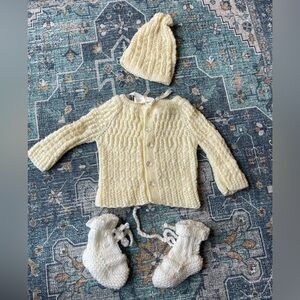 Handmade Cream Baby girl cable Knitted Set of sweater, hat and socks 0-3 months